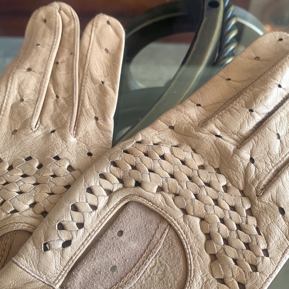 Handmade Tan Leather Gloves, Made in Hungary, XS-S, Women’s - Picture 3 of 4